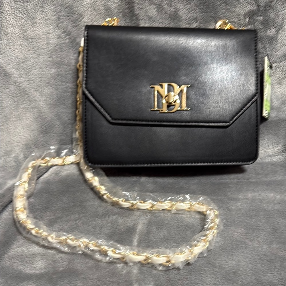 NWT Badgley Mischka black and white vegan Leather Shoulder Bag with Gold Chain